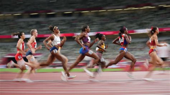 Track event with teams of runners